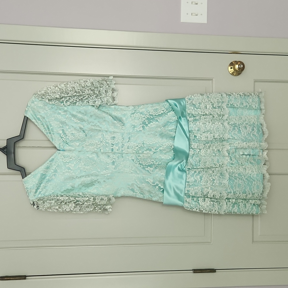 Vintage Spring Dress - Picture 2 of 4